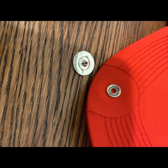 Izod Classic Golf Red Hat with attachable ball marker! - Picture 7 of 8